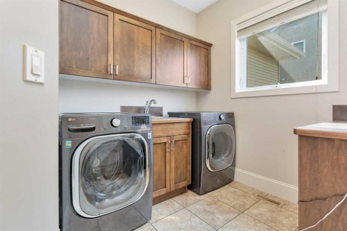 15 Liberty Place, Sylvan Lake, AB - Indoor Photo Showing Laundry Room