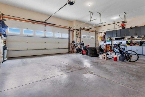 15 Liberty Place, Sylvan Lake, AB - Indoor Photo Showing Garage