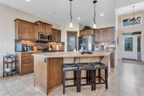 15 Liberty Place, Sylvan Lake, AB - Indoor Photo Showing Kitchen With Upgraded Kitchen