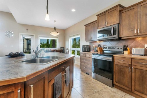 15 Liberty Place, Sylvan Lake, AB - Indoor Photo Showing Kitchen With Double Sink