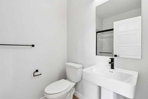 102 Bridgeport Landing, Chestermere, AB - Indoor Photo Showing Bathroom