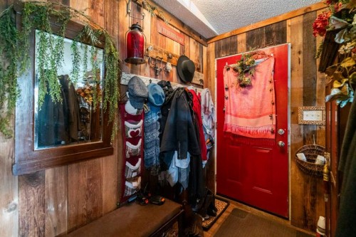 310 Beaver Street, Ferintosh, AB - Indoor