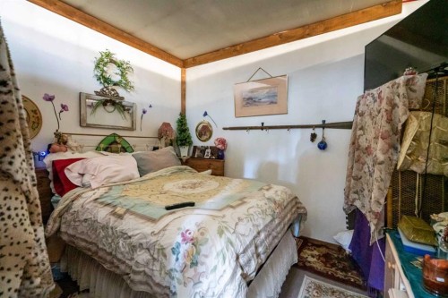 310 Beaver Street, Ferintosh, AB - Indoor Photo Showing Bedroom