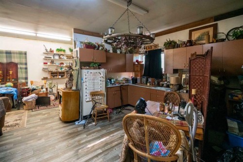 310 Beaver Street, Ferintosh, AB - Indoor