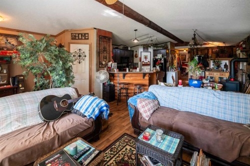 310 Beaver Street, Ferintosh, AB - Indoor