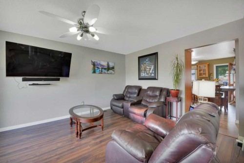 11 Greenham Drive, Red Deer, AB - Indoor Photo Showing Living Room