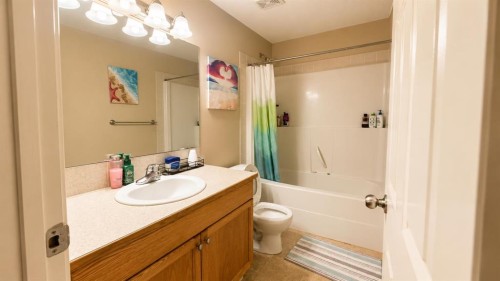 83 Lakeway Boulevard, Sylvan Lake, AB - Indoor Photo Showing Bathroom
