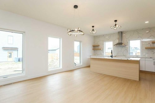 411 Caledonia Boulevard West, Lethbridge, AB - Indoor Photo Showing Kitchen