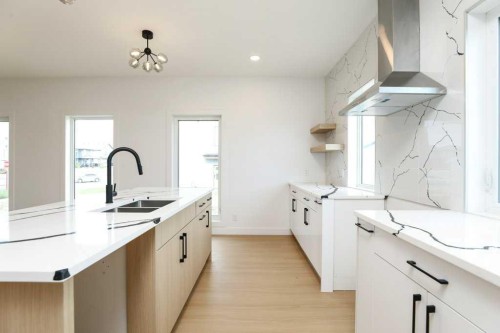 411 Caledonia Boulevard West, Lethbridge, AB - Indoor Photo Showing Kitchen With Double Sink With Upgraded Kitchen