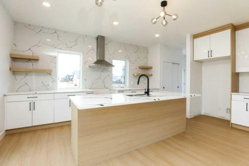 411 Caledonia Boulevard West, Lethbridge, AB - Indoor Photo Showing Kitchen With Double Sink