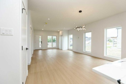 411 Caledonia Boulevard West, Lethbridge, AB - Indoor