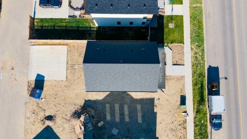 411 Caledonia Boulevard West, Lethbridge, AB - Outdoor