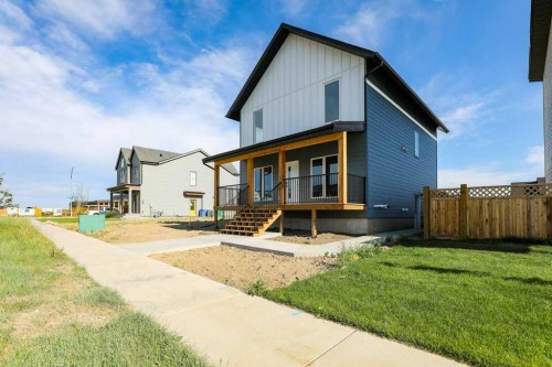 411 Caledonia Boulevard West, Lethbridge, AB - Outdoor