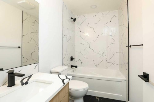 411 Caledonia Boulevard West, Lethbridge, AB - Indoor Photo Showing Bathroom