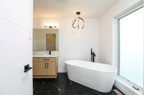 411 Caledonia Boulevard West, Lethbridge, AB - Indoor Photo Showing Bathroom