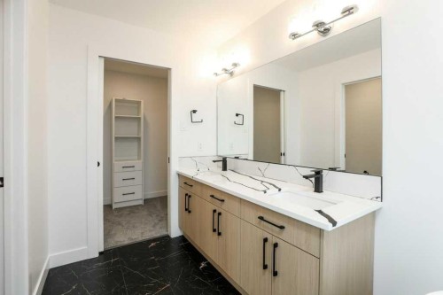 411 Caledonia Boulevard West, Lethbridge, AB - Indoor Photo Showing Bathroom