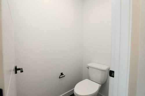 411 Caledonia Boulevard West, Lethbridge, AB - Indoor Photo Showing Bathroom