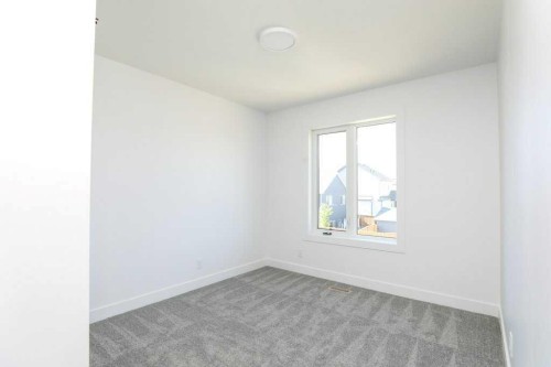 411 Caledonia Boulevard West, Lethbridge, AB - Indoor Photo Showing Other Room