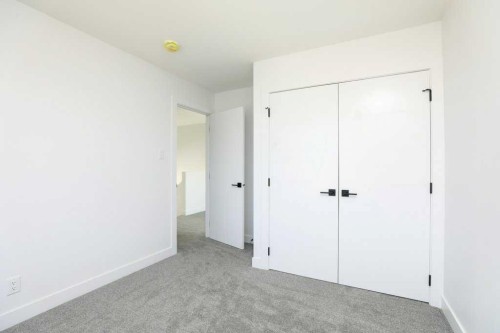 411 Caledonia Boulevard West, Lethbridge, AB - Indoor Photo Showing Other Room