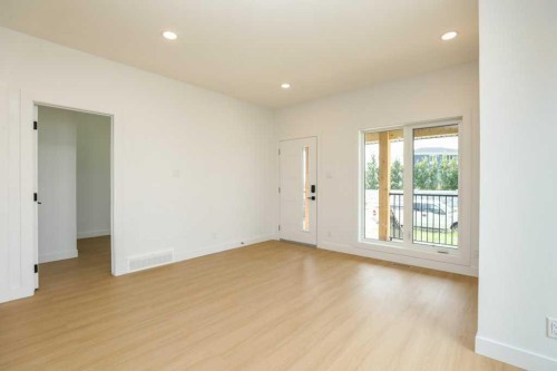 411 Caledonia Boulevard West, Lethbridge, AB - Indoor Photo Showing Other Room