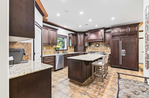 4552 Waskasoo Crescent, Red Deer, AB - Indoor Photo Showing Kitchen