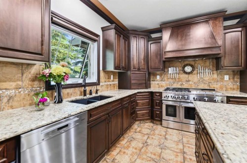 4552 Waskasoo Crescent, Red Deer, AB - Indoor Photo Showing Kitchen With Double Sink With Upgraded Kitchen