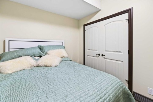 4552 Waskasoo Crescent, Red Deer, AB - Indoor Photo Showing Bedroom