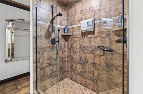 4552 Waskasoo Crescent, Red Deer, AB - Indoor Photo Showing Bathroom