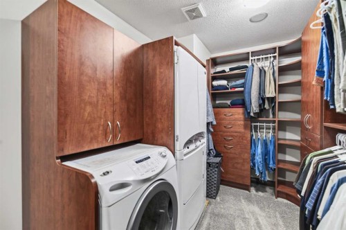 4552 Waskasoo Crescent, Red Deer, AB - Indoor Photo Showing Laundry Room