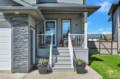 19 Lougheed Close, Red Deer, AB 