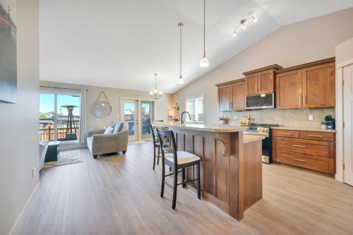 74 Turner Crescent, Red Deer, AB - Indoor Photo Showing Kitchen With Upgraded Kitchen