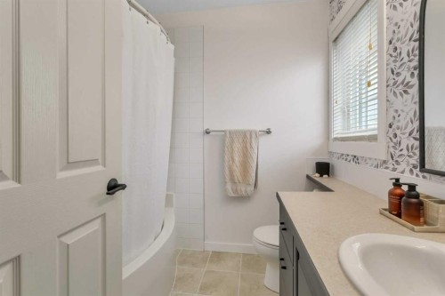 33 Walker Boulevard, Red Deer, AB 