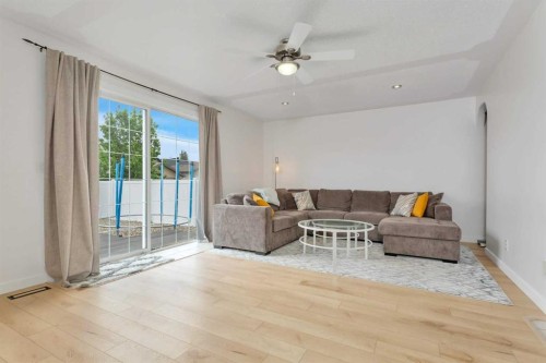 33 Walker Boulevard, Red Deer, AB 