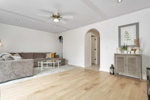 33 Walker Boulevard, Red Deer, AB 