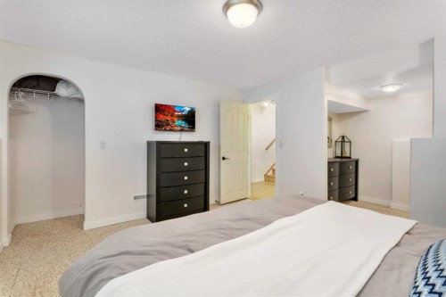 33 Walker Boulevard, Red Deer, AB 