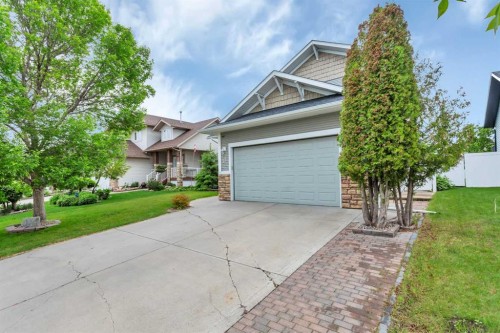 33 Walker Boulevard, Red Deer, AB 