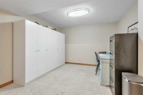 33 Walker Boulevard, Red Deer, AB 