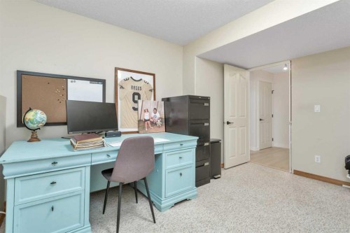 33 Walker Boulevard, Red Deer, AB 