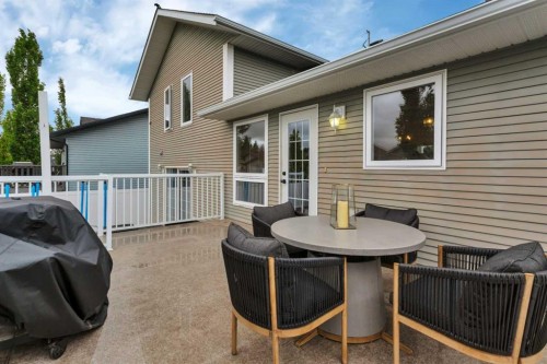 33 Walker Boulevard, Red Deer, AB 