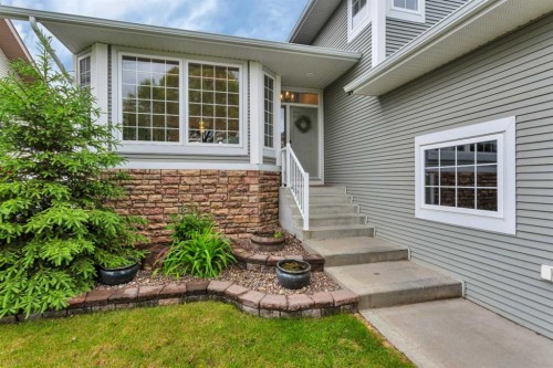 33 Walker Boulevard, Red Deer, AB 
