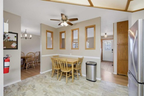 6124 Hamilton Drive, Red Deer, AB - Indoor Photo Showing Dining Room