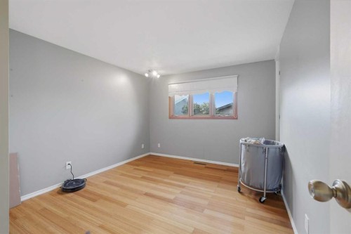 6124 Hamilton Drive, Red Deer, AB - Indoor Photo Showing Other Room