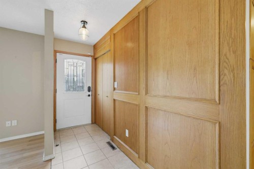 6124 Hamilton Drive, Red Deer, AB - Indoor Photo Showing Other Room
