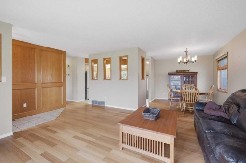 6124 Hamilton Drive, Red Deer, AB - Indoor Photo Showing Living Room