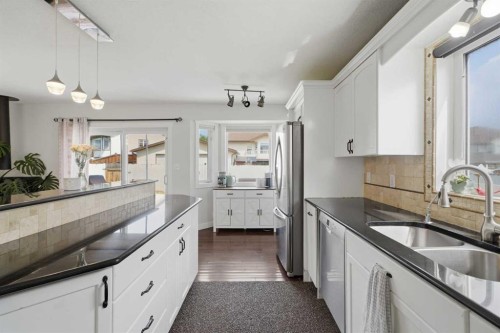 5 Westwood Crescent, Sylvan Lake, AB - Indoor Photo Showing Kitchen With Double Sink