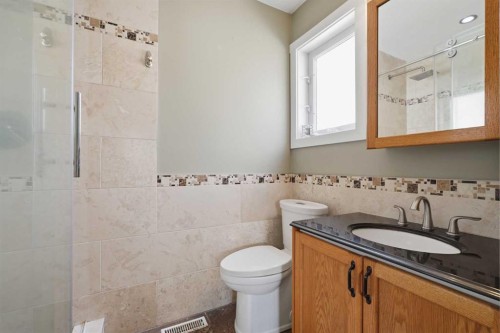 5 Westwood Crescent, Sylvan Lake, AB - Indoor Photo Showing Bathroom