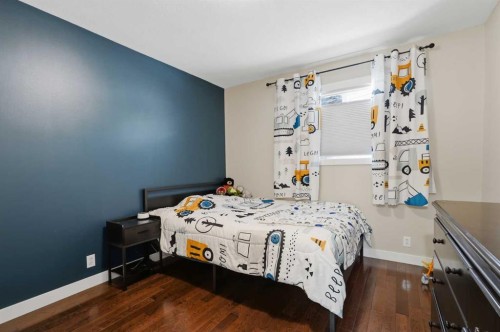 5 Westwood Crescent, Sylvan Lake, AB - Indoor Photo Showing Bedroom