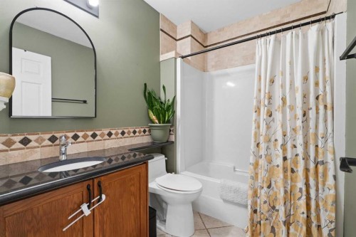 5 Westwood Crescent, Sylvan Lake, AB - Indoor Photo Showing Bathroom