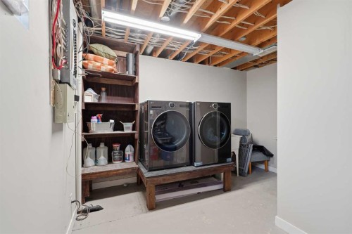 5 Westwood Crescent, Sylvan Lake, AB - Indoor Photo Showing Laundry Room