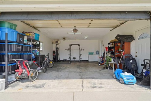 5 Westwood Crescent, Sylvan Lake, AB - Indoor Photo Showing Garage
